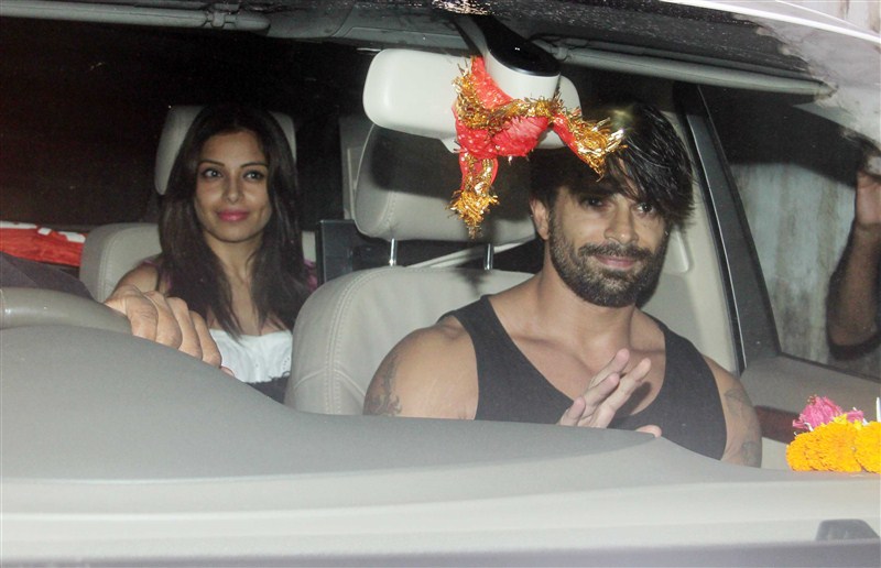 Bollywood actress Bipasha Basu and Karan Singh Grover spotted in Juhu. Bipasha Basu and Karan Singh Grover,Bipasha Basu,Karan Singh Grover,Bipasha Basu spotted in Juhu,Karan Singh Grover spotted in Juhu,Bipasha Basu latest pics,Bipasha Basu latest images,Bipasha Basu latest photos,Bipasha Basu latest stills,Bipasha Basu late