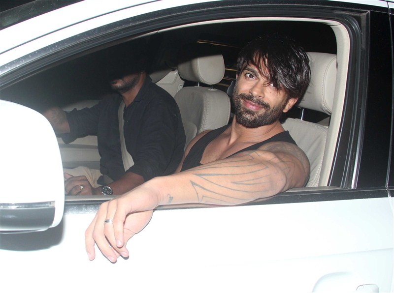 Bollywood actress Bipasha Basu and Karan Singh Grover spotted in Juhu. Bipasha Basu and Karan Singh Grover,Bipasha Basu,Karan Singh Grover,Bipasha Basu spotted in Juhu,Karan Singh Grover spotted in Juhu,Bipasha Basu latest pics,Bipasha Basu latest images,Bipasha Basu latest photos,Bipasha Basu latest stills,Bipasha Basu late