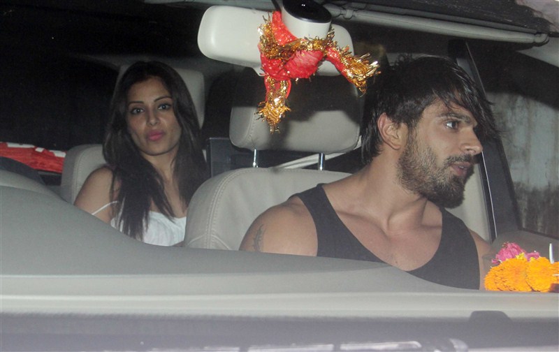 Bollywood actress Bipasha Basu and Karan Singh Grover spotted in Juhu. Bipasha Basu and Karan Singh Grover,Bipasha Basu,Karan Singh Grover,Bipasha Basu spotted in Juhu,Karan Singh Grover spotted in Juhu,Bipasha Basu latest pics,Bipasha Basu latest images,Bipasha Basu latest photos,Bipasha Basu latest stills,Bipasha Basu late