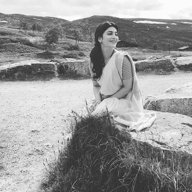 Naga Chaitanya,Shruti Haasan,Premam,Naga Chaitanya in Premam,Shruti Haasan in Premam,Premam movie stills,Premam movie pics,Premam movie images,Premam movie photos,Premam movie pictures