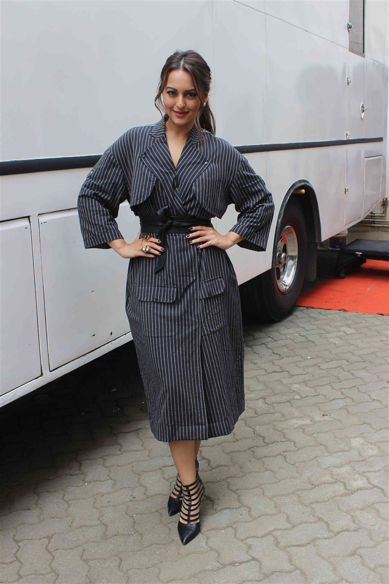 Bollywood actress Sonakshi Sinha promotes AKIRA movie at Mehboob studio. Sonakshi Sinha,actress Sonakshi Sinha,Sonakshi Sinha promotes AKIRA movie,Sonakshi Sinha at Mehboob studio,Sonakshi Sinha latest pics,Sonakshi Sinha latest images,Sonakshi Sinha latest photos,Sonakshi Sinha latest stills,Sonakshi Sinha latest pictures
