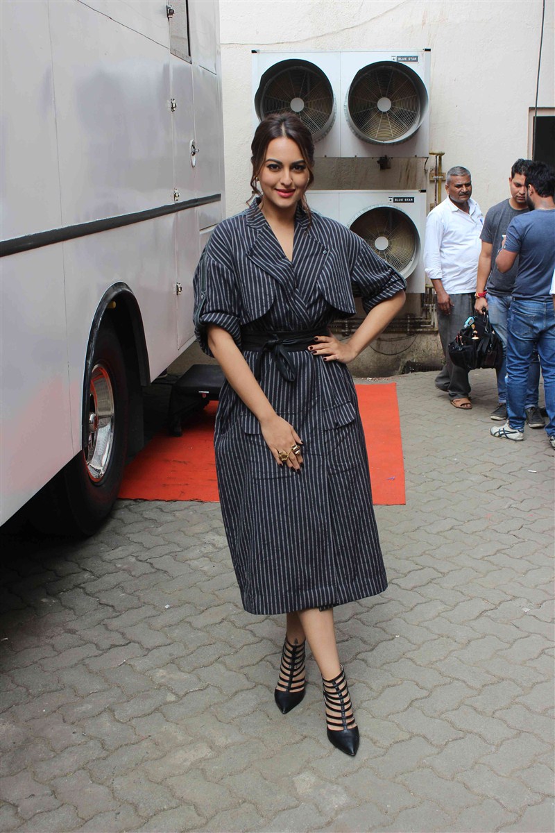 Bollywood actress Sonakshi Sinha promotes AKIRA movie at Mehboob studio. Sonakshi Sinha,actress Sonakshi Sinha,Sonakshi Sinha promotes AKIRA movie,Sonakshi Sinha at Mehboob studio,Sonakshi Sinha latest pics,Sonakshi Sinha latest images,Sonakshi Sinha latest photos,Sonakshi Sinha latest stills,Sonakshi Sinha latest pictures