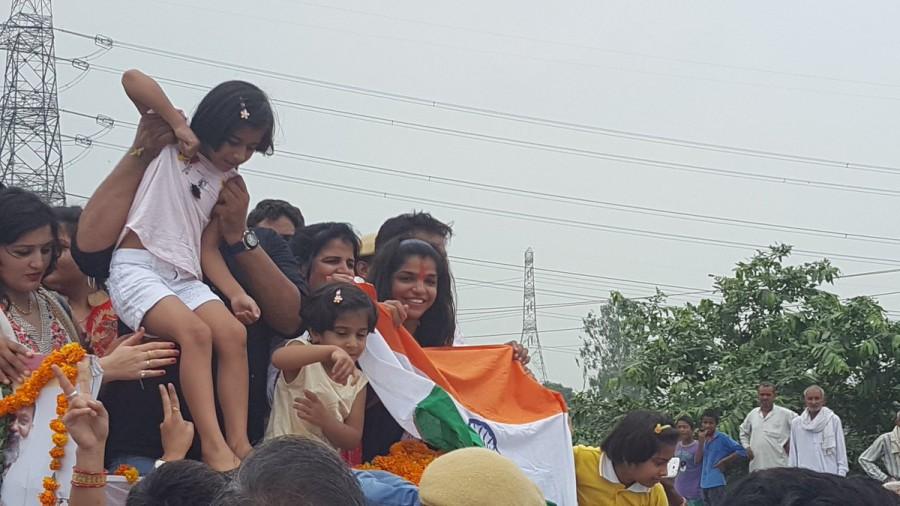 Rio 2016 Olympics bronze medalist wrestler Sakshi Malik was accorded a grand welcome by people and the state government as the motorcade carrying her entered Haryana on Wednesday. Olympics bronze medalist Sakshi Malik,bronze medalist Sakshi Malik,Sakshi Malik,Sakshi Malik gets Grand welcome in Haryana,Sakshi Malik reaches Haryana,Sakshi Malik pics,Sakshi Malik images,Sakshi Malik photos,Sakshi Malik stills,Sakshi Malik pictures