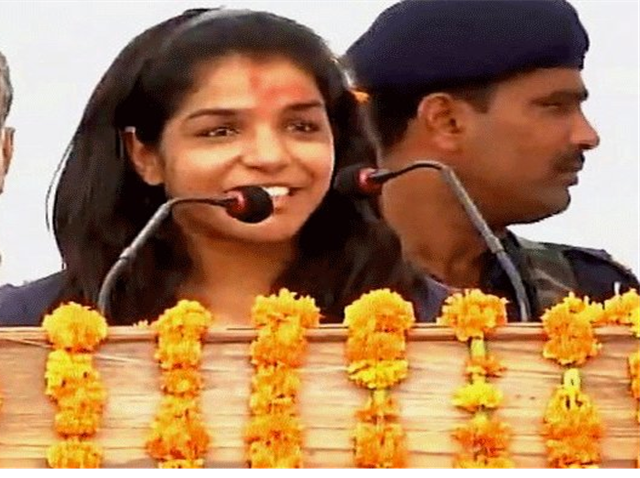 Rio 2016 Olympics bronze medalist wrestler Sakshi Malik was accorded a grand welcome by people and the state government as the motorcade carrying her entered Haryana on Wednesday. Olympics bronze medalist Sakshi Malik,bronze medalist Sakshi Malik,Sakshi Malik,Sakshi Malik gets Grand welcome in Haryana,Sakshi Malik reaches Haryana,Sakshi Malik pics,Sakshi Malik images,Sakshi Malik photos,Sakshi Malik stills,Sakshi Malik pictures