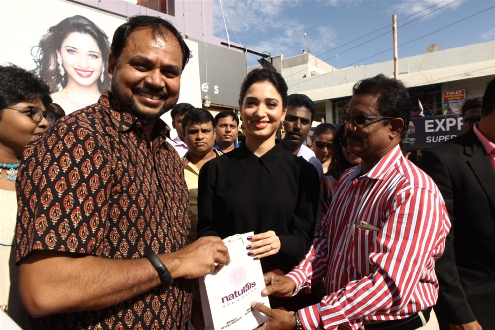 South Indian actress Tamannaah Bhatia launches Naturals Salon @Home Shopping Mall in Coimbatore. Tamannaah Bhatia,Tamannaah,actress Tamannaah,Tamannaah launches Naturals @Home,Naturals @Home,Tamannaah Bhatia latest pics,Tamannaah Bhatia latest images,Tamannaah Bhatia latest photos,Tamannaah Bhatia latest stills,Tamannaah Bhatia latest pictures