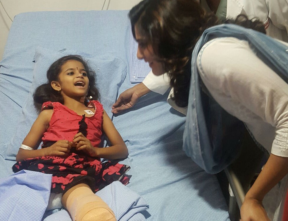 South Indian actress Samantha Ruth Prabhu meets J.C.G Bhavani (Chandhini), 5yr old girl who lost her left leg in a road accident when she was 1yr old. Chandini was recently admitted to MaxCure Hospitals in Hyderabad for a disarticulation which enable her to walk using an artificial limb. Samantha meets Bhavani,Samantha meets Chandhini,Samantha Ruth Prabhu,Samantha latest pics,Samantha latest images,Samantha latest photos,Samantha latest stills,Samantha latest pictures