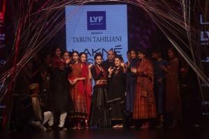 Kangna Ranaut,Kangna Ranaut walks the ramp at Lakme Fashion Week,Lakme Fashion Week,Lakme Fashion Week Winter Festive 2016,Tarun Tahiliani,Hot Kangna Ranaut,Kangna Ranaut pics,Kangna Ranaut images,Kangna Ranaut photos,Kangna Ranaut stills,Kangna Ranaut pi