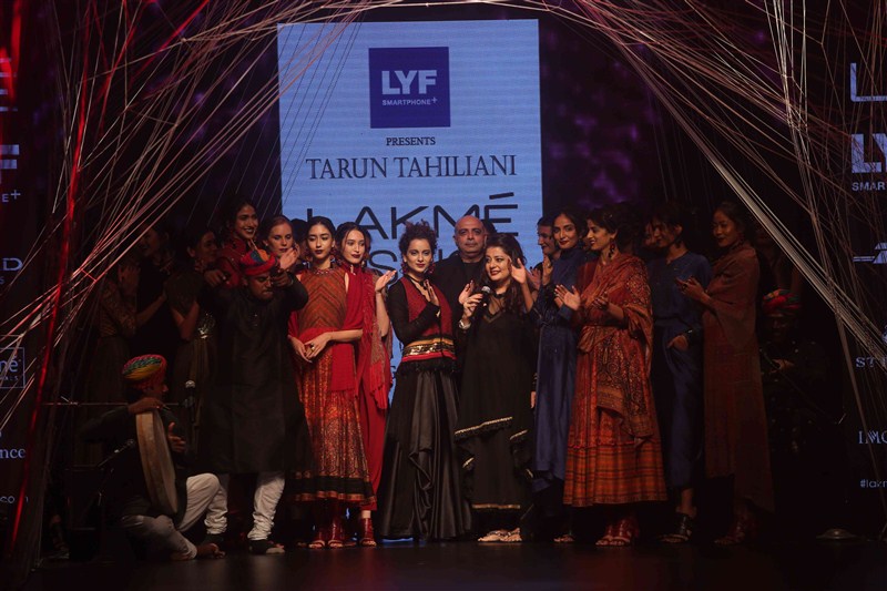 Bollywood actress Kangna Ranaut walks the ramp at Lakme Fashion Week for Tarun Tahiliani. Kangna Ranaut,Kangna Ranaut walks the ramp at Lakme Fashion Week,Lakme Fashion Week,Lakme Fashion Week Winter Festive 2016,Tarun Tahiliani,Hot Kangna Ranaut,Kangna Ranaut pics,Kangna Ranaut images,Kangna Ranaut photos,Kangna Ranaut stills,Kangna Ranaut pi