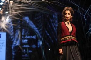 Kangna Ranaut,Kangna Ranaut walks the ramp at Lakme Fashion Week,Lakme Fashion Week,Lakme Fashion Week Winter Festive 2016,Tarun Tahiliani,Hot Kangna Ranaut,Kangna Ranaut pics,Kangna Ranaut images,Kangna Ranaut photos,Kangna Ranaut stills,Kangna Ranaut pi