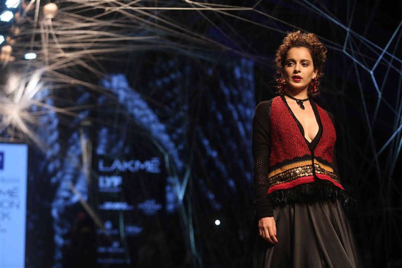 Bollywood actress Kangna Ranaut walks the ramp at Lakme Fashion Week for Tarun Tahiliani. Kangna Ranaut,Kangna Ranaut walks the ramp at Lakme Fashion Week,Lakme Fashion Week,Lakme Fashion Week Winter Festive 2016,Tarun Tahiliani,Hot Kangna Ranaut,Kangna Ranaut pics,Kangna Ranaut images,Kangna Ranaut photos,Kangna Ranaut stills,Kangna Ranaut pi