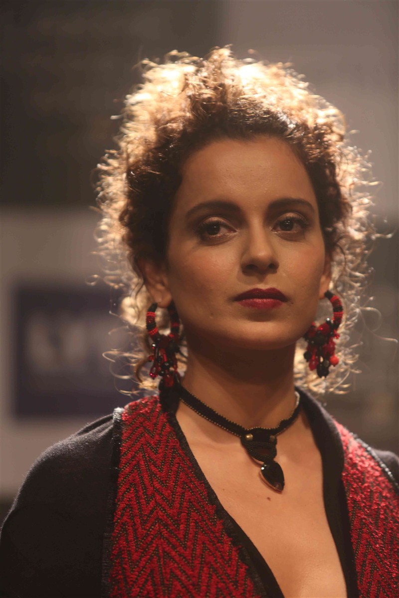 Bollywood actress Kangna Ranaut walks the ramp at Lakme Fashion Week for Tarun Tahiliani. Kangna Ranaut,Kangna Ranaut walks the ramp at Lakme Fashion Week,Lakme Fashion Week,Lakme Fashion Week Winter Festive 2016,Tarun Tahiliani,Hot Kangna Ranaut,Kangna Ranaut pics,Kangna Ranaut images,Kangna Ranaut photos,Kangna Ranaut stills,Kangna Ranaut pi