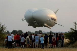 World's longest airship crashes,longest airship crashes,Airlander 10 airship,world's longest aircraft,longest aircraft,test flight,England
