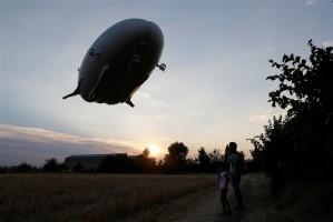 World's longest airship crashes,longest airship crashes,Airlander 10 airship,world's longest aircraft,longest aircraft,test flight,England