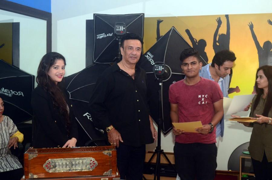 Anu Malik & his daughter Anmol Malik visited the ITA School, Mumbai to interact with students who were passing out from the singing course. Anu Malik,Anmol Malik,Anu Malik with daughter Anmol Malik,Anu Malik at ITA School,ITA School,Anmol Malik pics,Anu Malik pics