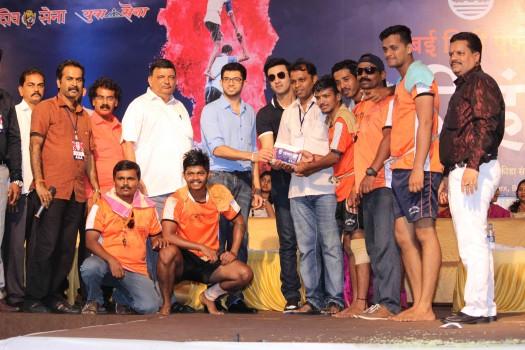 Bollywood Actor Ranbir Kapoor participates Dahi Handi on Janmashtami with Kids, which was organized by Mumbai City FC.