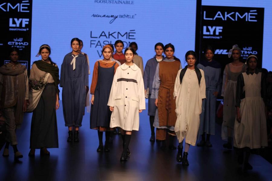 Lakme Fashion Week Day 2: Best looks from the show. Lakme Fashion Week Day 2,Lakme Fashion Week,Lakme Fashion Week 2016,Lakme Fashion Week pics,Lakme Fashion Week images,Lakme Fashion Week photos,Lakme Fashion Week stills,Lakme Fashion Week pictures