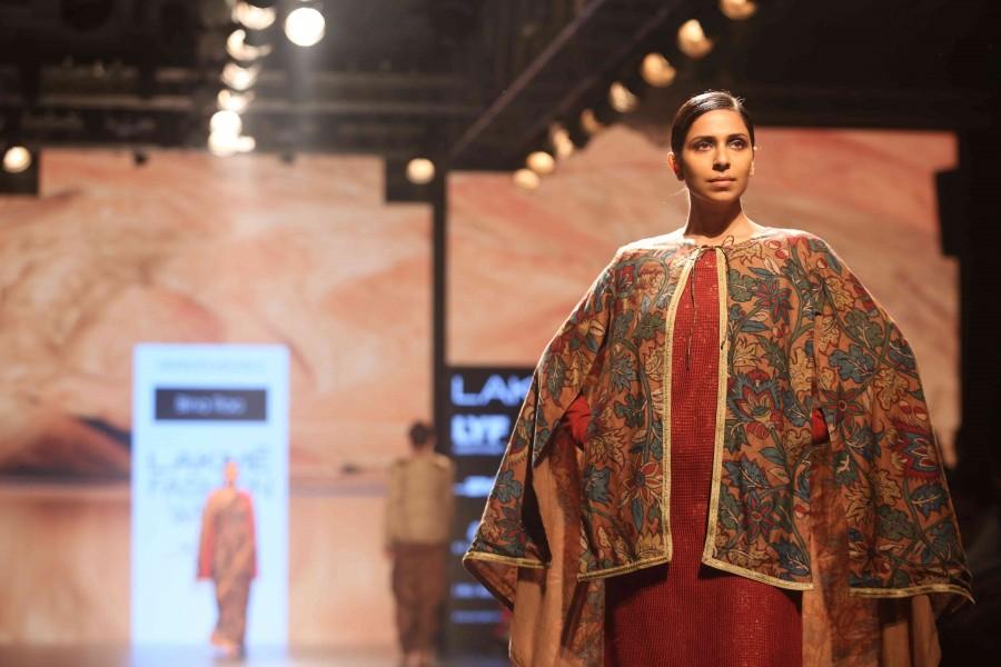 Lakme Fashion Week Day 2: Best looks from the show. Lakme Fashion Week Day 2,Lakme Fashion Week,Lakme Fashion Week 2016,Lakme Fashion Week pics,Lakme Fashion Week images,Lakme Fashion Week photos,Lakme Fashion Week stills,Lakme Fashion Week pictures