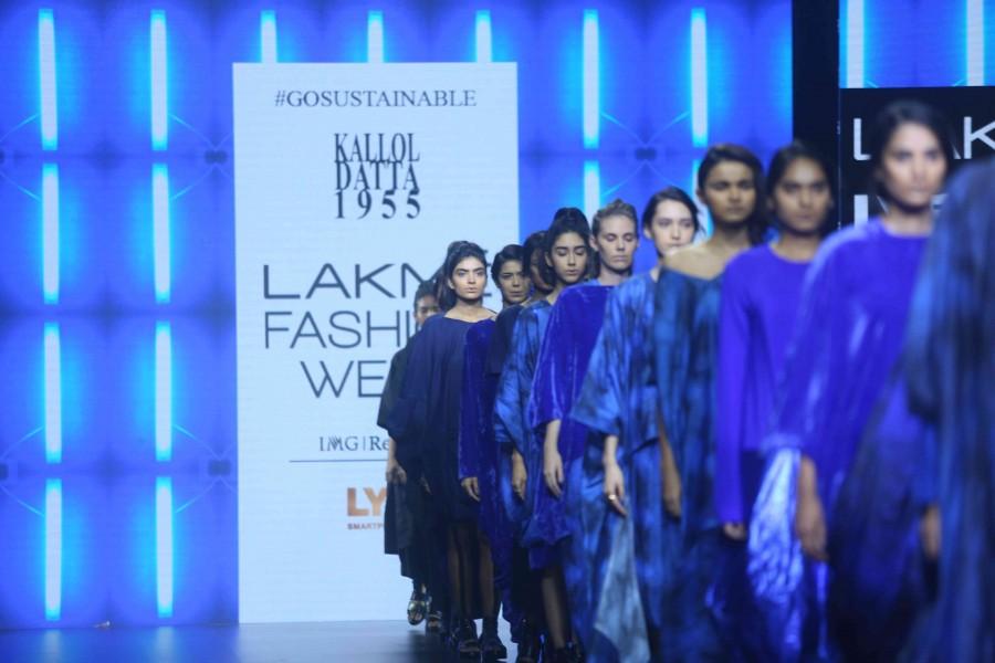 Lakme Fashion Week Day 2: Best looks from the show. Lakme Fashion Week Day 2,Lakme Fashion Week,Lakme Fashion Week 2016,Lakme Fashion Week pics,Lakme Fashion Week images,Lakme Fashion Week photos,Lakme Fashion Week stills,Lakme Fashion Week pictures