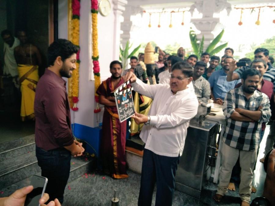 Stylish Star Allu Arjun's DJ akka Duvvada Jagannadham Movie launched at Film Nagar Temple, Hyderabad. Celebs like Allu Arjun, Allu Aravind, Harish Shankar, Dil Raju, Ram, VV Vinayak, Shyam Prasad Reddy, Lakshman, Gowtham Raju, Sireesh, Vamsi Paidipally and others graced the event. Allu Arjun,Allu Arjun new movie,Duvvada Jagannadham,Duvvada Jagannadham movie launch,Duvvada Jagannadham pooja,Allu Aravind,Harish Shankar,Dil Raju,Ram,VV Vinayak,Shyam Prasad Reddy