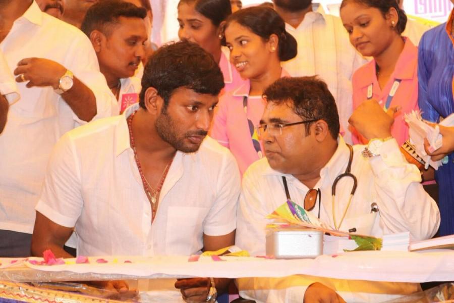 South Indian Actor Vishal inaugurated Children's medical camp at Triplicane. Vishal,vishal krishna,Vishal Birthday,vishal nadigar sangam,Vishal Birthday celebration,Vishal Birthday bash,Vishal Birthday pics,Vishal Birthday images,Vishal Birthday photos,Vishal Birthday stills,Vishal Birthday pictures