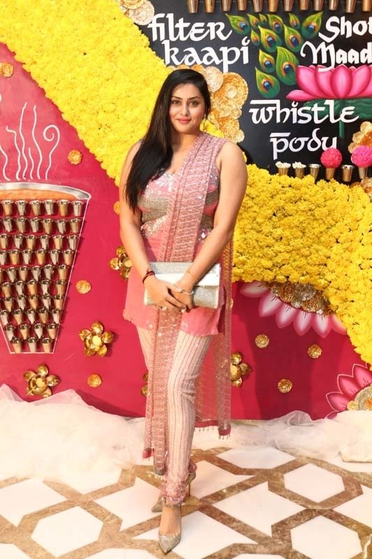 Actress Radhika Sarathkumar's daughter Rayanne Hardy and Abhimanyu Mithun Wedding held in Chennai on Aug 28. Celebs like Suriya, Jyothika, Vijay, Chiyaan Vikram, Chiranjeevi, Prabhu, Ramki, Kalpathi S. Aghoram, P Bharathiraja, Suhasini Manirathnam, Archana Kalpathi, K Bhagyaraj, Sasikala Natarajan, Vairamuthu, Poornima, Vadivukarasi, AVM Saravanan, Gayathri Raguram, Vidyullekha Raman, Uma Padmanabhan, Nina Reddy, Sripriya, Preetha Hari, Radha, Rajkumar Sethupathy, Dhansika, Ambika, Sanjana, Nikki Galrani, Rajasekhar, Jeevitha, V. Narayanasamy, KT Kunjumon, Keerthy Suresh, Senthil, P Vasu, Arjun, Jeeva, Shankar, Aishwarya, A Venkatesh and others wished the couples. Suriya,Jyothika,Sasikala Natarajan,Puneeth Rajkumar,Rayanne Hardy Marriage,Rayanne Hardy wedding,Vijay,Chiyaan Vikram,Chiranjeevi,Prabhu,Ramki,K Bhagyaraj,Sasikala Natarajan,Vairamuthu,Poornima,Vadivukarasi,Gayathri Raguram,Vidyullekha Raman,Uma Padmanabh