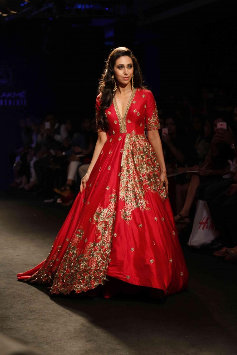 Bollywood Actress Karishma Kapoor walks for Architha Narayanam at Lakme Fashion Week 2016. Karishma Kapoor,Karishma Kapoor at Lakme Fashion Week Winter Festive,Lakme Fashion Week Winter Festive 2016,Lakme Fashion Week,Lakme Fashion Week 2016,actress Karishma Kapoor,Karishma Kapoor pics,Karishma Kapoor images,Karishma Kapoor photos,Karishma Kapo