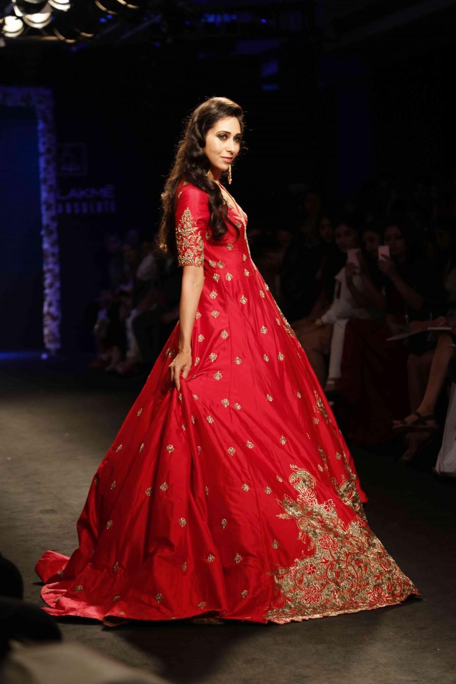 Bollywood Actress Karishma Kapoor walks for Architha Narayanam at Lakme Fashion Week 2016. Karishma Kapoor,Karishma Kapoor at Lakme Fashion Week Winter Festive,Lakme Fashion Week Winter Festive 2016,Lakme Fashion Week,Lakme Fashion Week 2016,actress Karishma Kapoor,Karishma Kapoor pics,Karishma Kapoor images,Karishma Kapoor photos,Karishma Kapo