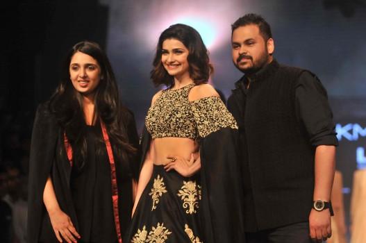 Bollywood actress Prachi Desai walks for Sonam and Paras Modi at Lakme Fashion Week 2016.