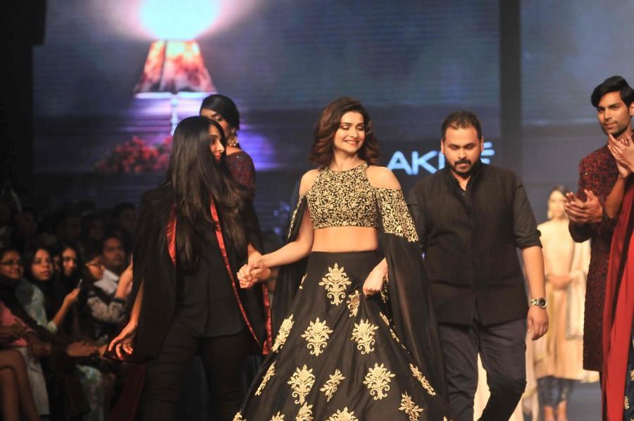 Bollywood actress Prachi Desai walks for Sonam and Paras Modi at Lakme Fashion Week 2016. Prachi Desai,Prachi Desai walks at Lakme Fashion Week 2016,Prachi Desai walks for Sonam and Paras Modi,Lakme Fashion Week 2016,Lakme Fashion Week,actress Prachi Desai,Prachi Desai pics,Prachi Desai images,Prachi Desai photos,Prachi Desai stills,Prachi Des