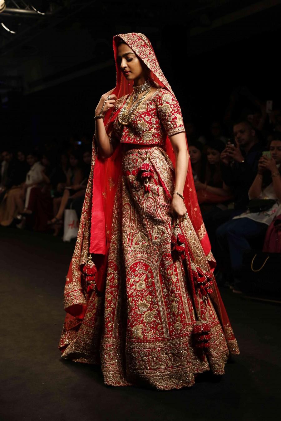 Radhika Apte,Radhika Apte at Lakme Fashion Week Winter Festive 2016,Radhika Apte at Lakme Fashion Week,Lakme Fashion Week,Lakme Fashion Week 2016,Radhika Apte shines in 'near weightless',Radhika Apte pics,Radhika Apte images,Radhika Apte photos