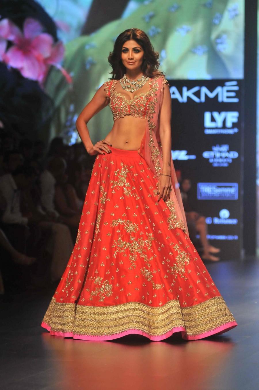 Bollywood actress Shilpa Shetty walks for Anushree Reddy at Lakme Fashion Week 2016. Shilpa Shetty,Shilpa Shetty at Lakme Fashion Week 2016,Lakme Fashion Week 2016,Lakme Fashion Week,Shilpa Shetty pics,Shilpa Shetty images,Shilpa Shetty photos,Shilpa Shetty stills,Shilpa Shetty pictures,LFW,LFW 2016
