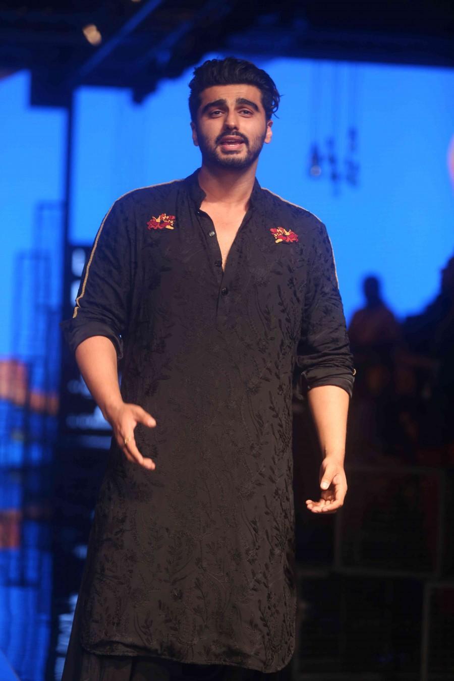 Bollywood actor Ranbir Kapoor, Arjun Kapoor and actress Shraddha Kapoor walk for Kunal Rawal at Lakme Fashion Week 2016. Ranbir Kapoor,Arjun Kapoor,Shraddha Kapoor,Kunal Rawal,Lakme Fashion Week 2016,Lakme Fashion Week,LFW,LFW 2016