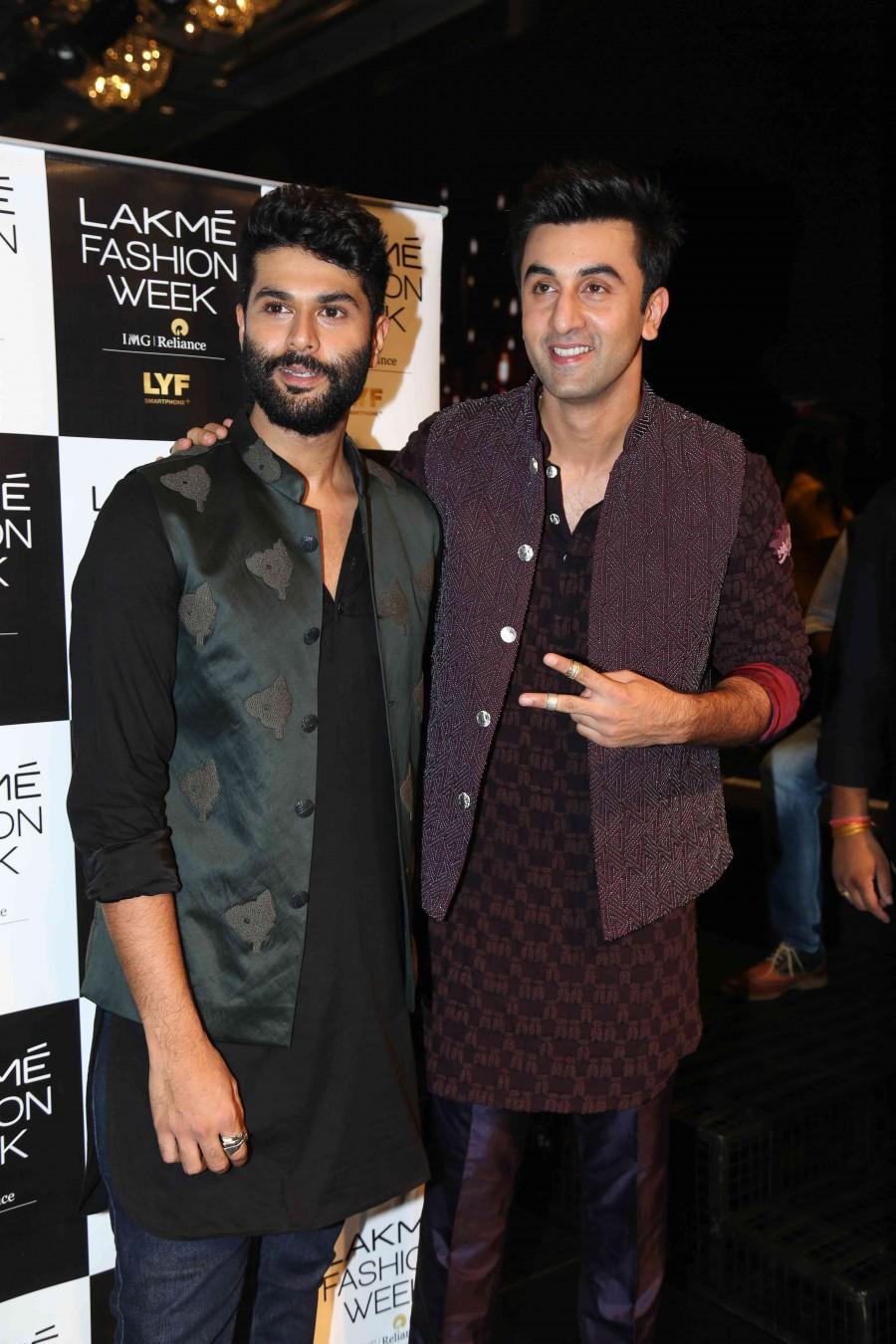 Ranbir Kapoor at ICW 2023! Actor Looks Ravishing in Shimmery Fusion Outfit  As He Turns Showstopper for Kunal Rawal (View Pics and Video)