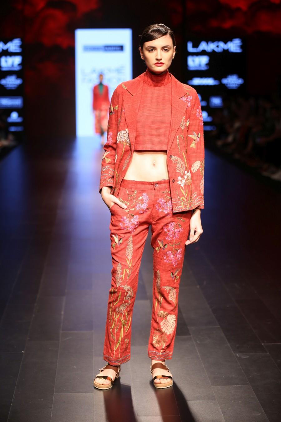 The eternal saga of the celestial intervention of goddess Lakshmi, as she descends on Earth, narrates the core inspiration for this festive fusion collection for fall 2016 by the designer duo VINEETRAHUL. Designer Vineet Rahul,Vineet Rahul,LFW WF 2016,LFW 2016,LFW,goddess Lakshmi