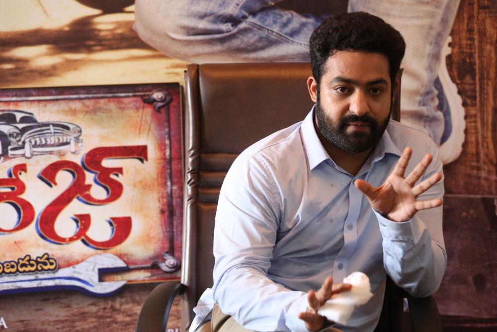 Janatha Garage promotion: Jr NTR interacts with media. Janatha Garage,Janatha Garage promotion,Janatha Garage movie promotion,Jr NTR,Jr NTR promotes Janatha Garage,Janatha Garage press meet,Janatha Garage stills,Janatha Garage images,Janatha Garage photos,Janatha Garage pictures