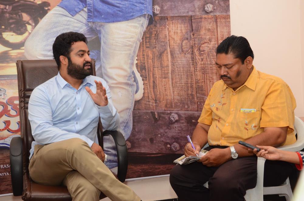 Janatha Garage promotion: Jr NTR interacts with media. Janatha Garage,Janatha Garage promotion,Janatha Garage movie promotion,Jr NTR,Jr NTR promotes Janatha Garage,Janatha Garage press meet,Janatha Garage stills,Janatha Garage images,Janatha Garage photos,Janatha Garage pictures