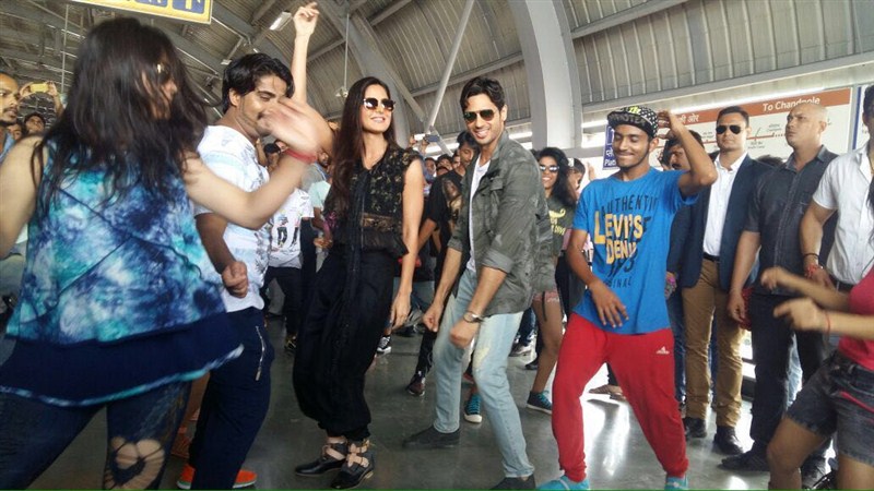Katrina Kaif and Sidharth Malhotra have been giving us moments to die for on social media. They have been indulging in some kickass promotions too!. Katrina Kaif and Sidharth Malhotra,Katrina Kaif,Sidharth Malhotra,Kala Chashma,Baar Baar Dekho,bollywood movie Baar Baar Dekho,Baar Baar Dekho promotion,Baar Baar Dekho stills,Baar Baar Dekho pics,Baar Baar Dekho images,Baar Baar Dekho photos,Baar Baar De