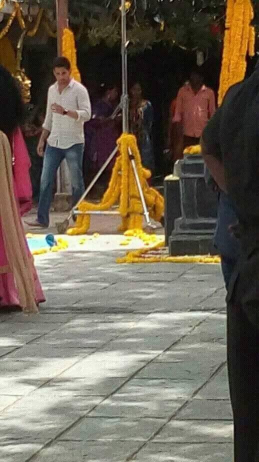 Mahesh Babu and AR Murugadoss working stills. Mahesh Babu,AR Murugadoss,Mahesh Babu and AR Murugadoss,Mahesh Babu and AR Murugadoss working stills,Mahesh Babu and AR Murugadoss working pics,Mahesh Babu working stills,Mahesh Babu working pics,Mahesh Babu working images,Mahesh Babu working photos,Mahes