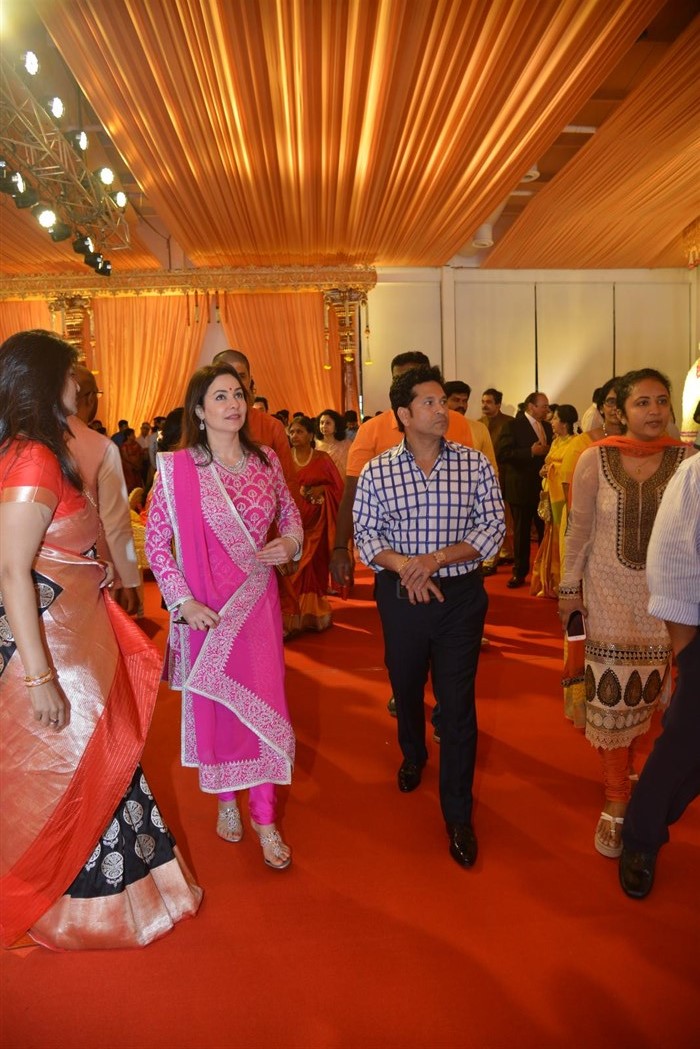 Pranav (Grandson of Smt. Sulochana and Late Sri. G.Srinivasulu Reddy) weds Swathi (Daughter of Smt. Sridevi and Sri Prasad Nimmagadda) held at N Convention Centre, Hyderabad. Celebs like Nagarjuna, Naga Chaitanya, Samantha, Sachin Tendulkar, Anjali, Amala, Akhil Akkineni, Allu Nirmala, Rama, SS Rajamouli, Allu Aravind, Jhansi Sureddi, Mohan Babu, Venkaiah Naidu, Prasad V Potluri, Paruchuri Gopala Krishna, Pinky Reddy, K Atchi Reddy, SV Krishna Reddy, Tammareddy Bharadwaja, Shilpa Reddy, Dasari Narayana Rao, Manchu Lakshmi Prasanna, K Kavitha, Murali Mohan, T Subbarami Reddy, Sushanth, KTR, Sumanth, Chiranjeevi Daughter Srija and others wished the couples. Nagarjuna,Akhil,Rajamouli,Sachin Tendulkar,Nimmagadda Prasad Daughter Wedding,Nimmagadda Prasad Daughter marriage,Naga Chaitanya,Samantha