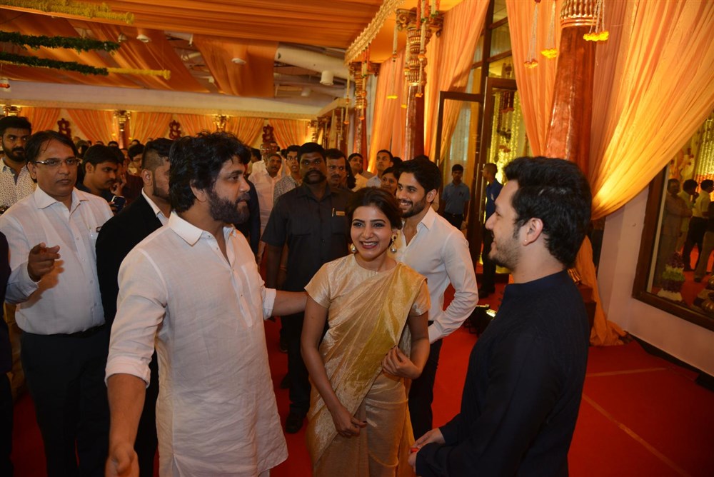 Pranav (Grandson of Smt. Sulochana and Late Sri. G.Srinivasulu Reddy) weds Swathi (Daughter of Smt. Sridevi and Sri Prasad Nimmagadda) held at N Convention Centre, Hyderabad. Celebs like Nagarjuna, Naga Chaitanya, Samantha, Sachin Tendulkar, Anjali, Amala, Akhil Akkineni, Allu Nirmala, Rama, SS Rajamouli, Allu Aravind, Jhansi Sureddi, Mohan Babu, Venkaiah Naidu, Prasad V Potluri, Paruchuri Gopala Krishna, Pinky Reddy, K Atchi Reddy, SV Krishna Reddy, Tammareddy Bharadwaja, Shilpa Reddy, Dasari Narayana Rao, Manchu Lakshmi Prasanna, K Kavitha, Murali Mohan, T Subbarami Reddy, Sushanth, KTR, Sumanth, Chiranjeevi Daughter Srija and others wished the couples. Nagarjuna,Akhil,Rajamouli,Sachin Tendulkar,Nimmagadda Prasad Daughter Wedding,Nimmagadda Prasad Daughter marriage,Naga Chaitanya,Samantha
