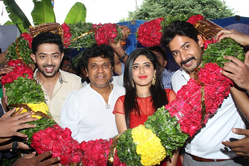 The film was launched with a puja in Kanteerava Studios, Bengaluru, in presence of Super Star Dr. Shiv Rajkumar, Bahubali writer Vijayendra Prasad, Ace Director of Telugu Film Industry Sukumar, Surya Pratap who directed Kumari21F in Telugu and Kannada Actor Prem. Shiva Rajkumar,Kumari 21F,Kumari 21F remake,Kumari 21F in Kannada,Sukumar, Surya Pratap,Vijayendra Prasad,Shiva Rajkumar pics,Shiva Rajkumar images,Shiva Rajkumar photos,Shiva Rajkumar stills,Shiva Rajkumar pictures