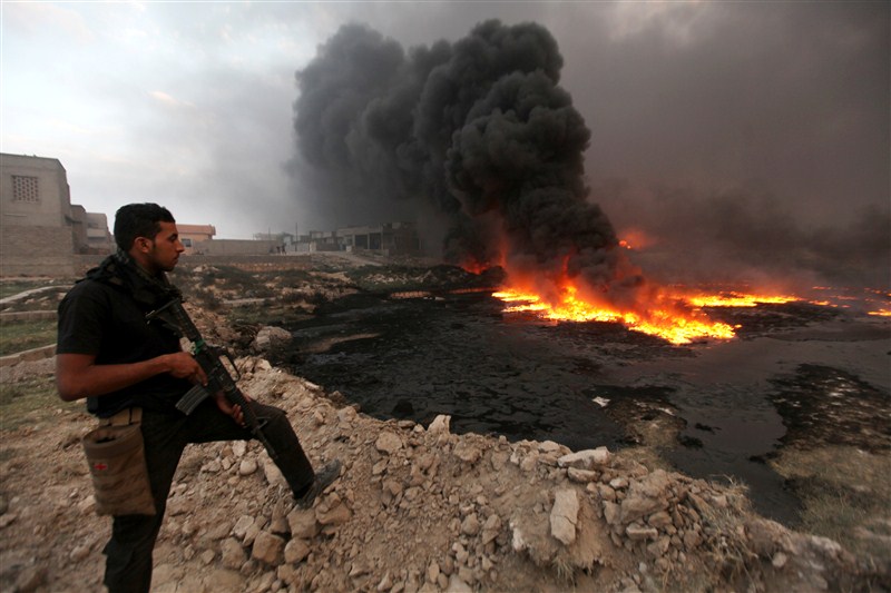The Iraqi army dislodged Islamic State fighters from the Qayyara oil producing region located south of their de facto capital Mosul. Islamic State,Iraqi army,Islamic State fighters,Qayyara oil,Iraq,Mosul,facto capital Mosul