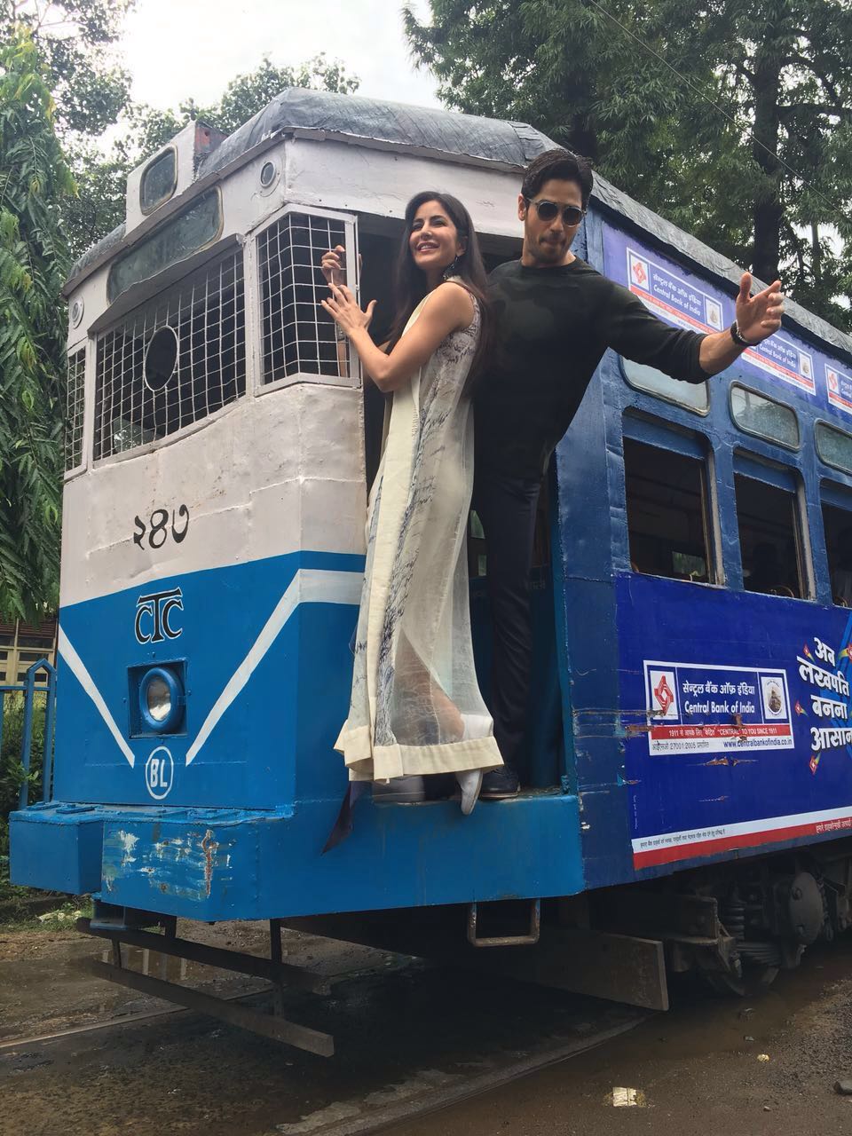 Baar Baar Dekho is produced by Excel Entertainment and Dharma Productions, directed by debutante Nitya Mehra. Starring Sidharth Malhotra and Katrina Kaif in the lead role. The film is scheduled for a worldwide release on 9 September 2016. Baar Baar Dekho,Sidharth Malhotra and Katrina Kaif,Sidharth Malhotra,Katrina Kaif,Sidharth Malhotra partied in Kolkata's Train,Baar Baar Dekho working stills,Baar Baar Dekho on the sets,Baar Baar Dekho pics,Baar Baar Dekho images,Baar Baar Dekho phot
