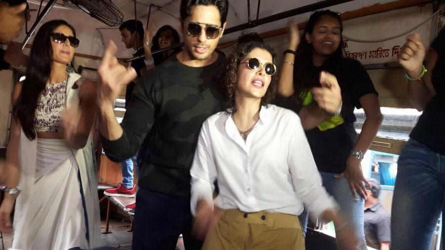 Baar Baar Dekho is produced by Excel Entertainment and Dharma Productions, directed by debutante Nitya Mehra. Starring Sidharth Malhotra and Katrina Kaif in the lead role. The film is scheduled for a worldwide release on 9 September 2016. Baar Baar Dekho,Sidharth Malhotra and Katrina Kaif,Sidharth Malhotra,Katrina Kaif,Sidharth Malhotra partied in Kolkata's Train,Baar Baar Dekho working stills,Baar Baar Dekho on the sets,Baar Baar Dekho pics,Baar Baar Dekho images,Baar Baar Dekho phot