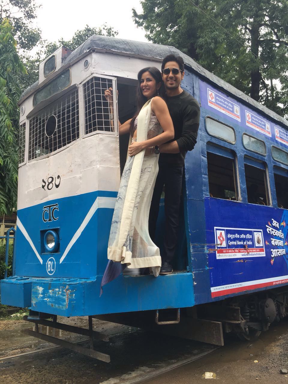 Baar Baar Dekho is produced by Excel Entertainment and Dharma Productions, directed by debutante Nitya Mehra. Starring Sidharth Malhotra and Katrina Kaif in the lead role. The film is scheduled for a worldwide release on 9 September 2016. Baar Baar Dekho,Sidharth Malhotra and Katrina Kaif,Sidharth Malhotra,Katrina Kaif,Sidharth Malhotra partied in Kolkata's Train,Baar Baar Dekho working stills,Baar Baar Dekho on the sets,Baar Baar Dekho pics,Baar Baar Dekho images,Baar Baar Dekho phot