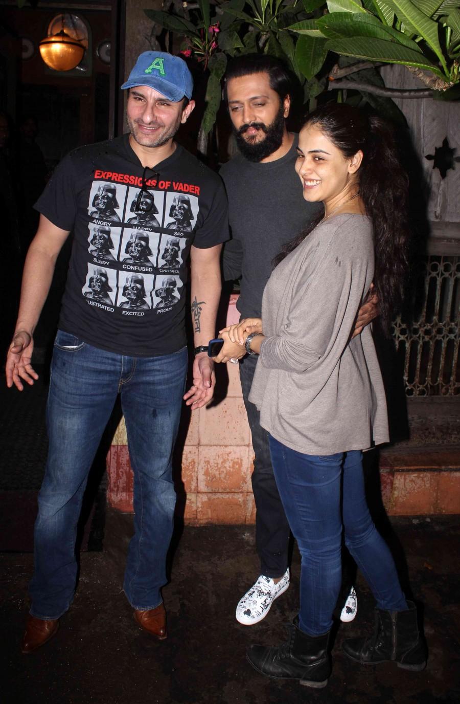 Riteish Deshmukh with wife Genelia D'Souza and Saif Ali Khan with wife Kareena Kapoor spotted at Bandra. Riteish Deshmukh,Genelia D'Souza,Saif Ali Khan,Kareena Kapoor,Riteish Deshmukh with wife Genelia D'Souza,Saif Ali Khan with wife Kareena Kapoor