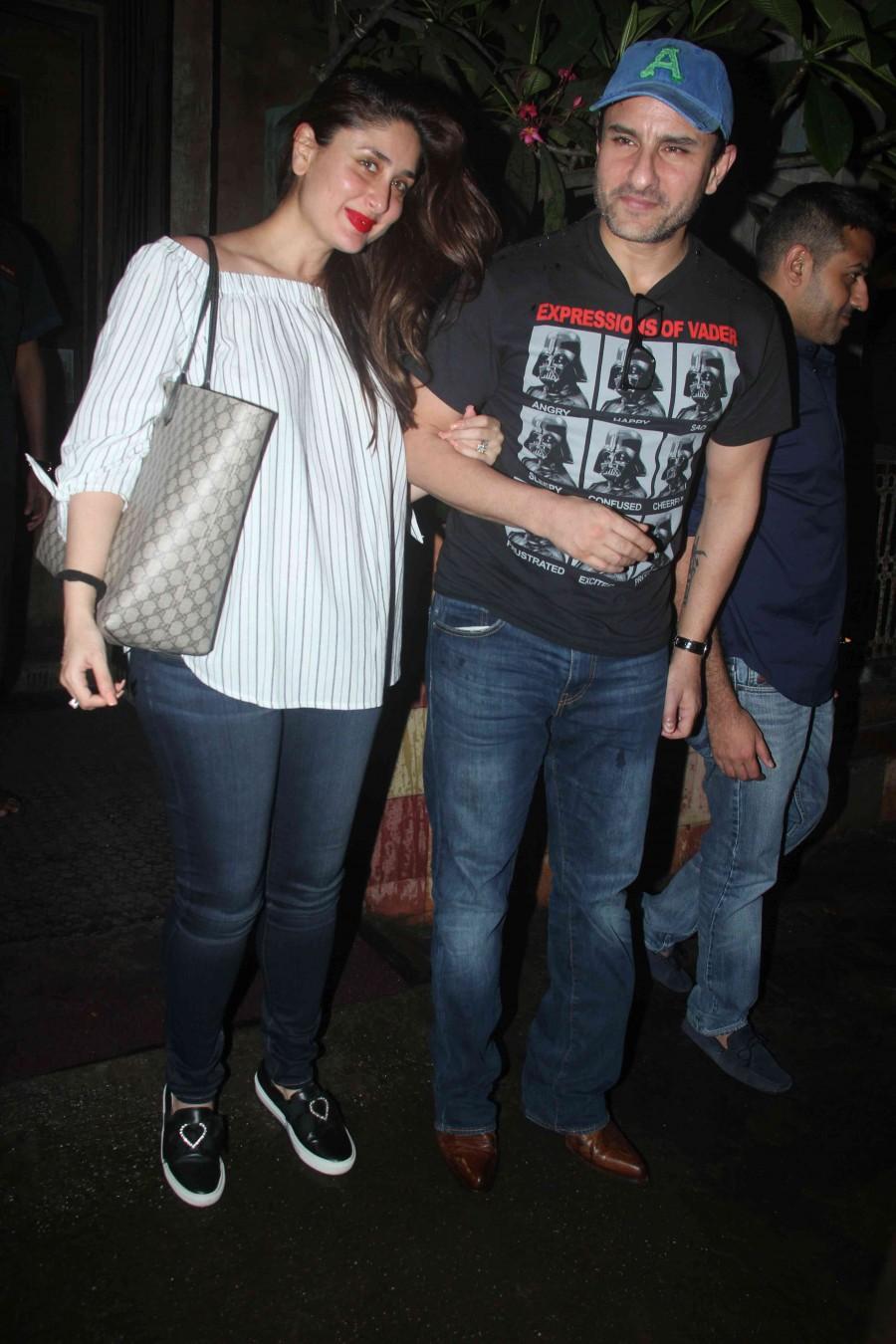 Riteish Deshmukh with wife Genelia D'Souza and Saif Ali Khan with wife Kareena Kapoor spotted at Bandra. Riteish Deshmukh,Genelia D'Souza,Saif Ali Khan,Kareena Kapoor,Riteish Deshmukh with wife Genelia D'Souza,Saif Ali Khan with wife Kareena Kapoor