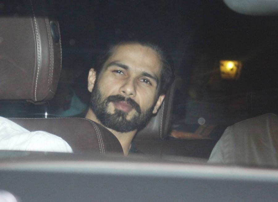 Bollywood actor Shahid Kapoor was spotted getting out of Sanjay Leela Bhansali's office in Juhu. Shahid Kapoor,Shahid Kapoor at Sanjay Leela Bhansali office,Sanjay Leela Bhansali office,Sanjay Leela Bhansali,Shahid Kapoor pics,Shahid Kapoor images,Shahid Kapoor photos,Shahid Kapoor stills,Shahid Kapoor pictures