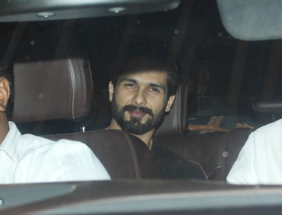 Bollywood actor Shahid Kapoor was spotted getting out of Sanjay Leela Bhansali's office in Juhu. Shahid Kapoor,Shahid Kapoor at Sanjay Leela Bhansali office,Sanjay Leela Bhansali office,Sanjay Leela Bhansali,Shahid Kapoor pics,Shahid Kapoor images,Shahid Kapoor photos,Shahid Kapoor stills,Shahid Kapoor pictures