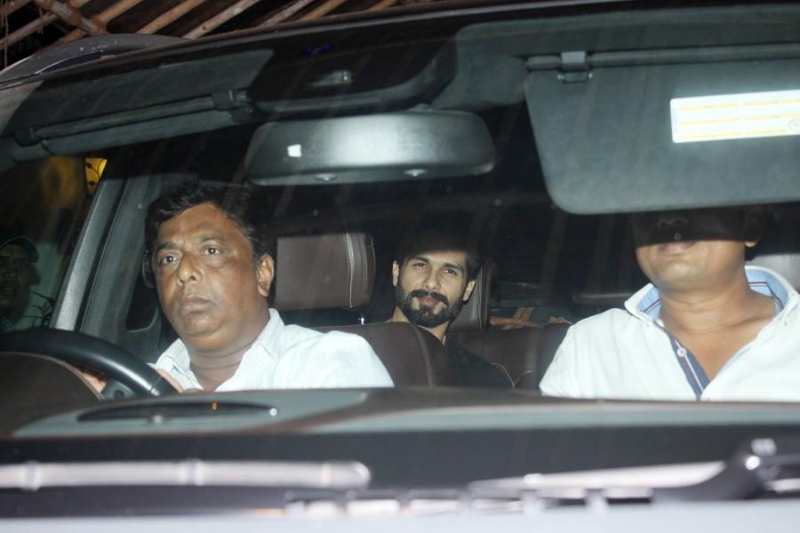 Bollywood actor Shahid Kapoor was spotted getting out of Sanjay Leela Bhansali's office in Juhu. Shahid Kapoor,Shahid Kapoor at Sanjay Leela Bhansali office,Sanjay Leela Bhansali office,Sanjay Leela Bhansali,Shahid Kapoor pics,Shahid Kapoor images,Shahid Kapoor photos,Shahid Kapoor stills,Shahid Kapoor pictures